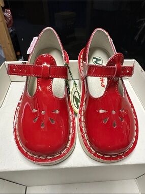 Naturino red shine leather shoes 24 eu size